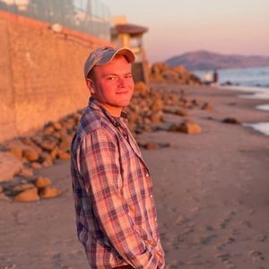 Meet your Posher, Avery